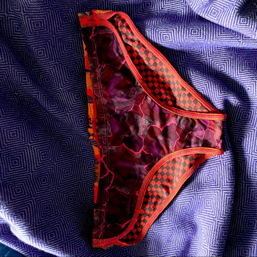 Maaji bikini hot pink bottom NWOT, horse motif!